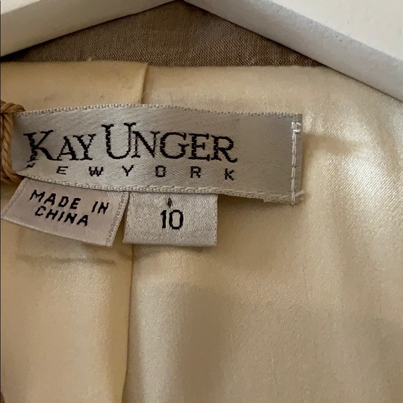 Woman’s beige 2 piece suit - Picture 7 of 7